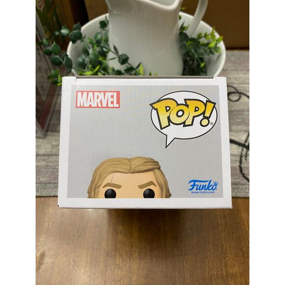 Funko Pop Marvel:  The Infinity Saga - Bro Thor/Thor - Picture 5 of 6